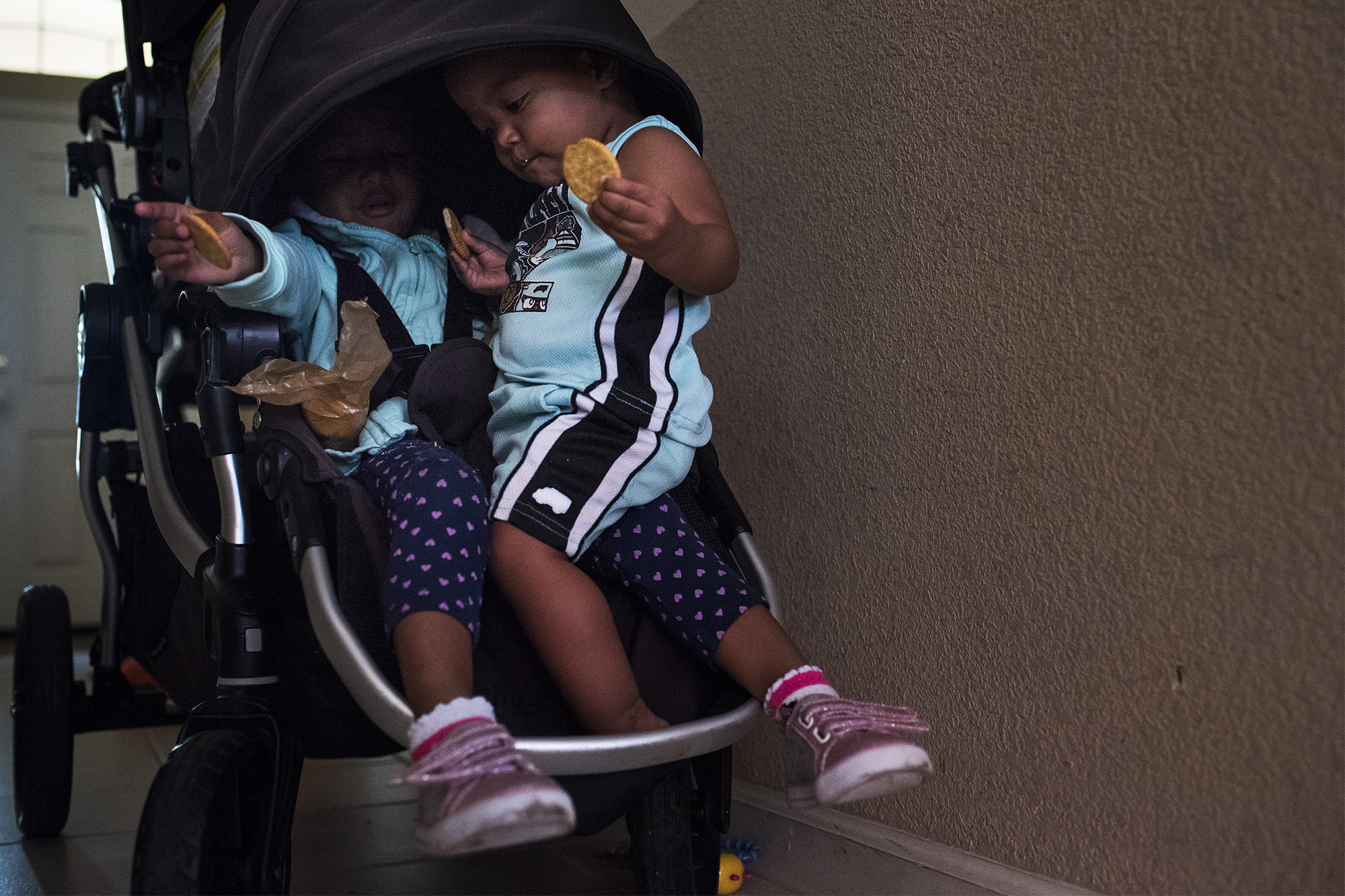 kids in stroller - documentary family photography