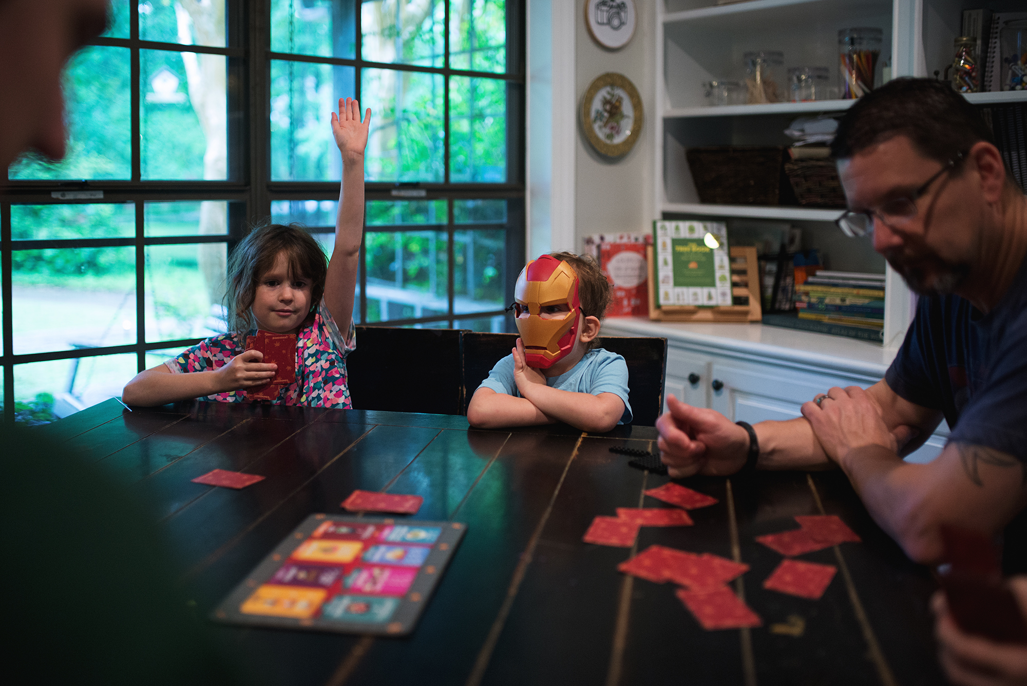 child at table with mask on - Documentary family photography