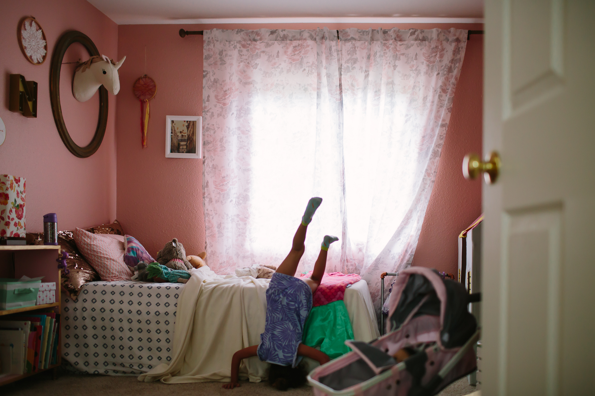 girl doing headstand - Documentary family photography