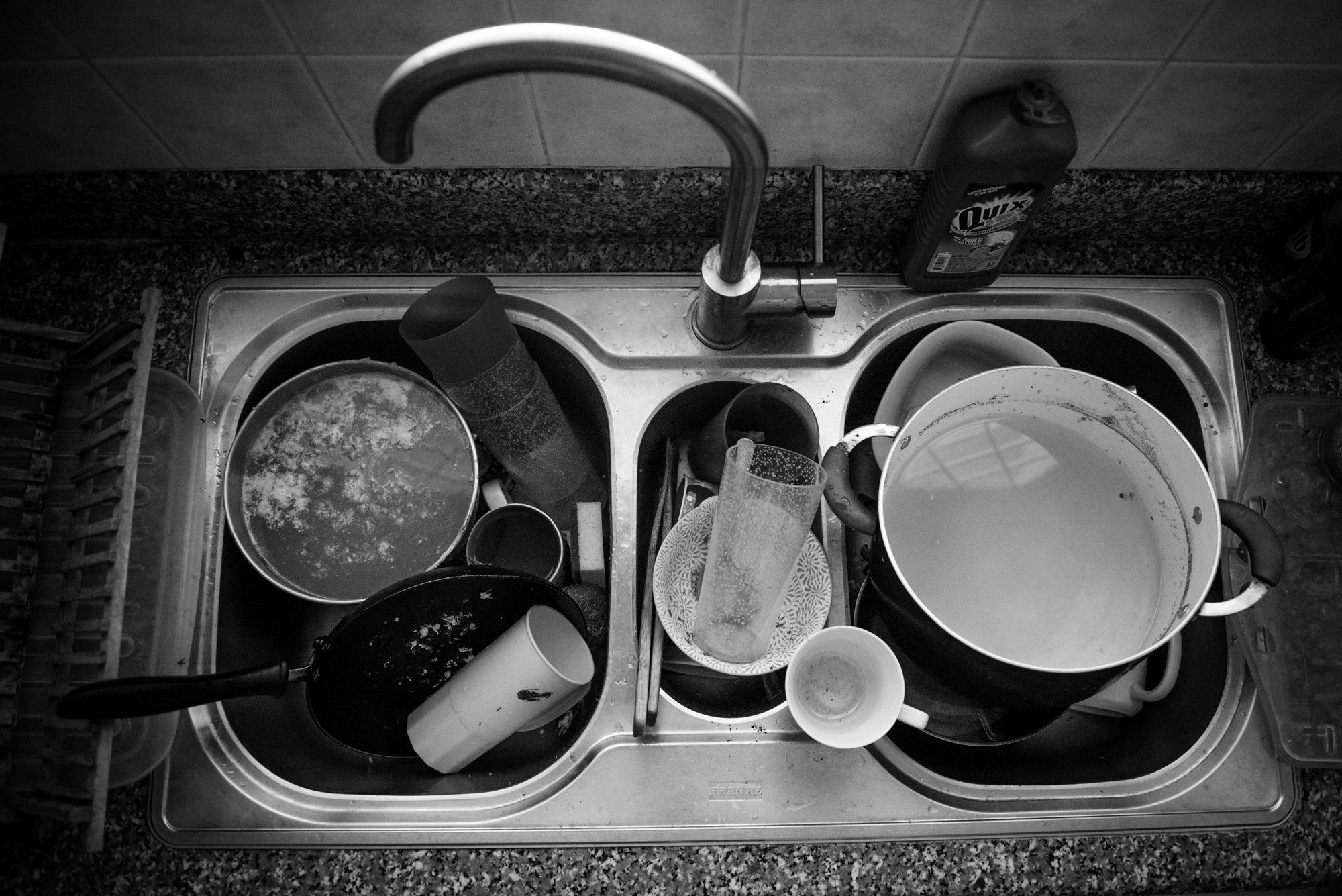dirty dishes in sink - documentary family photography