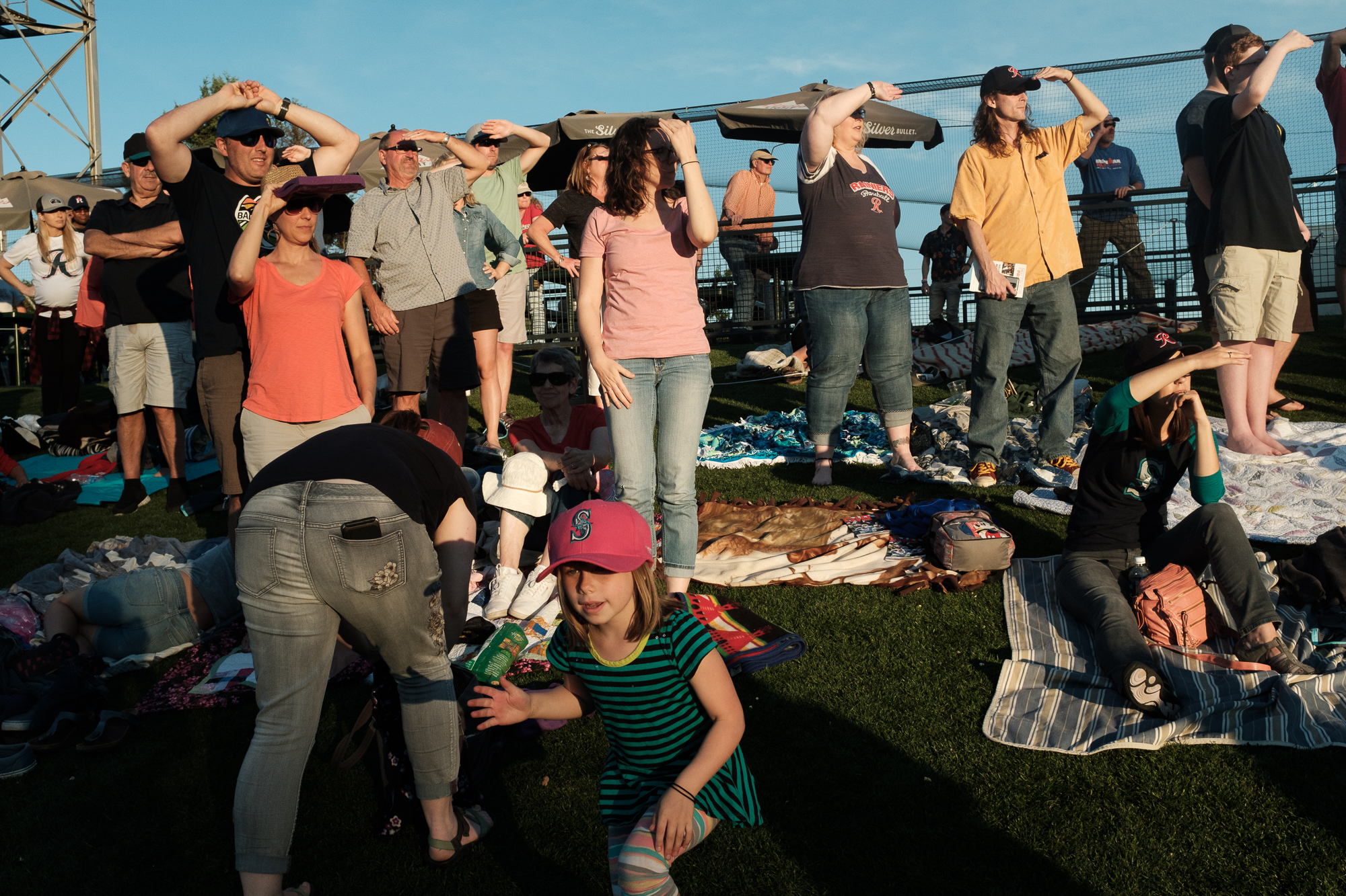 people looking into the sun - documentary family photography