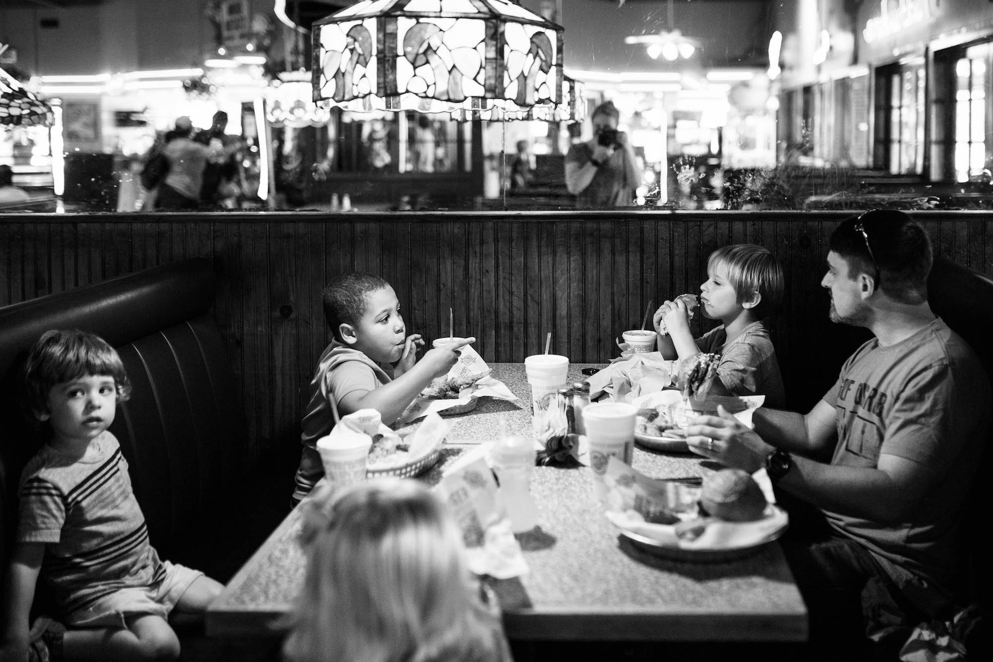family at restaurant table - documentary family photography