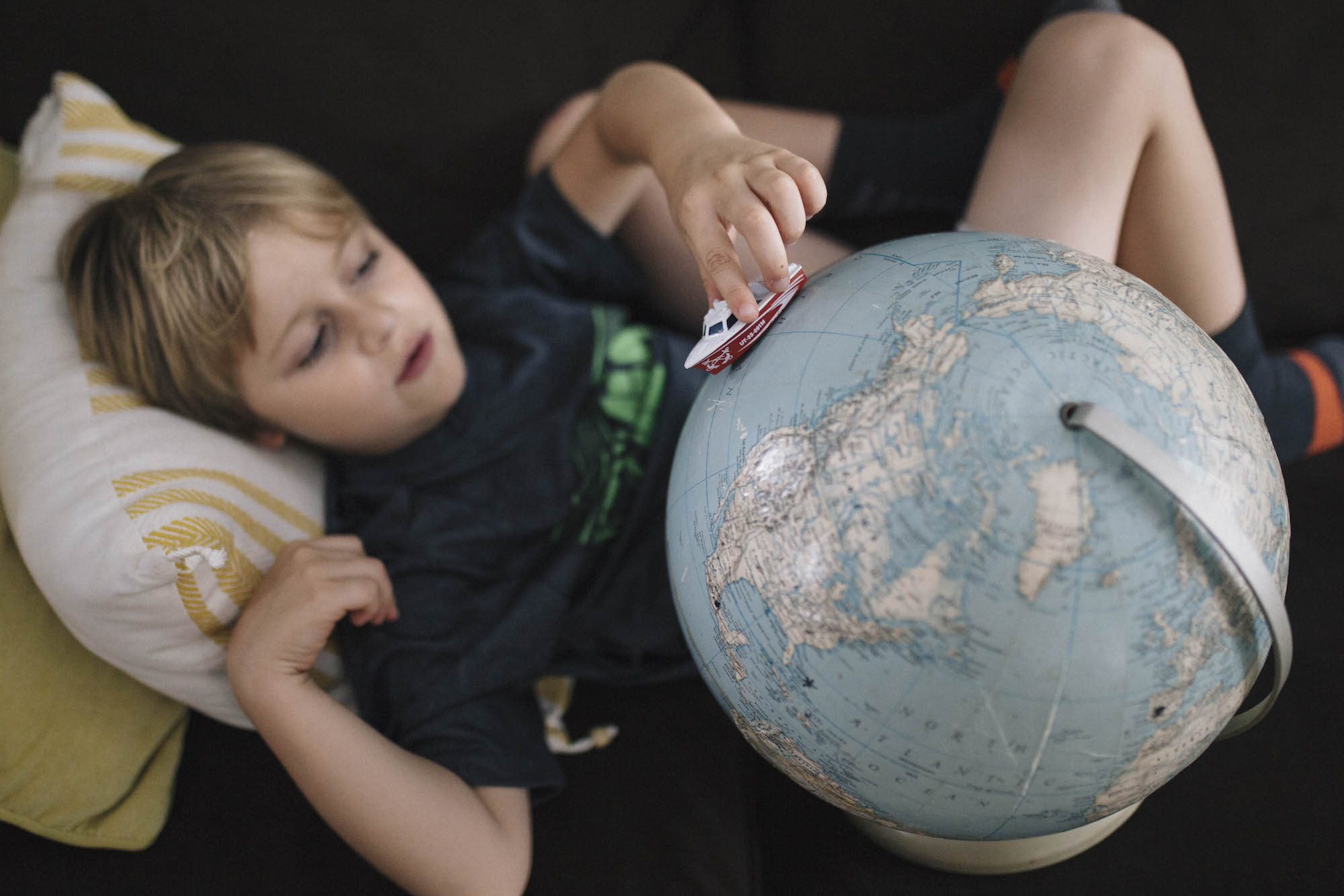 boy with globe -documentary family photography