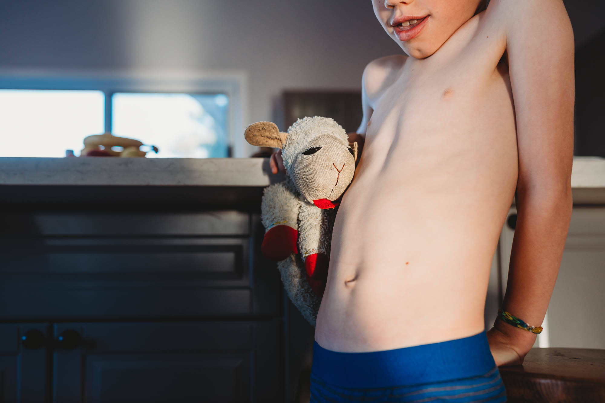 kid with stuffed lamb - documentary family photography
