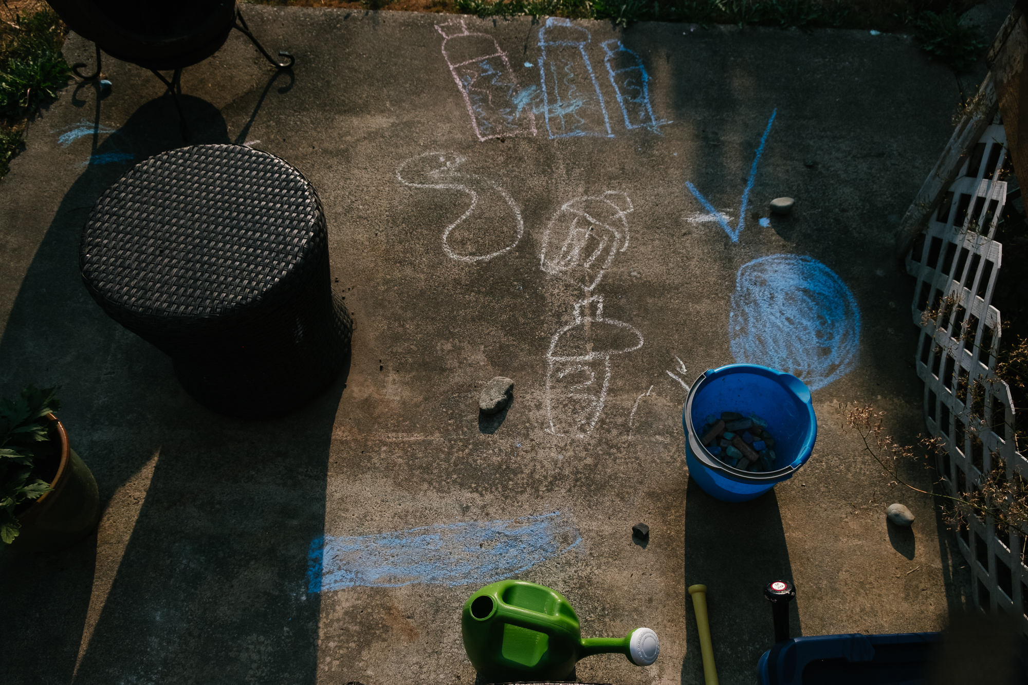 sidewalk chalk - documentary family photography