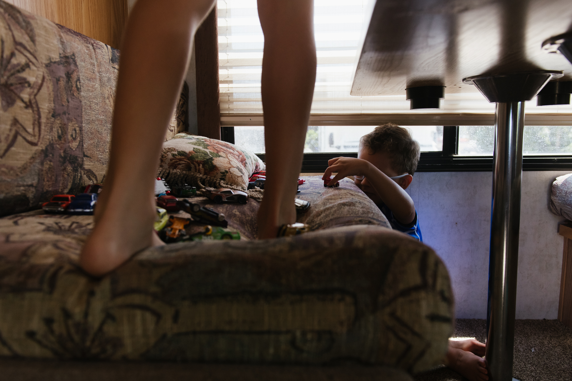 kids playing on couch - documentary family photography