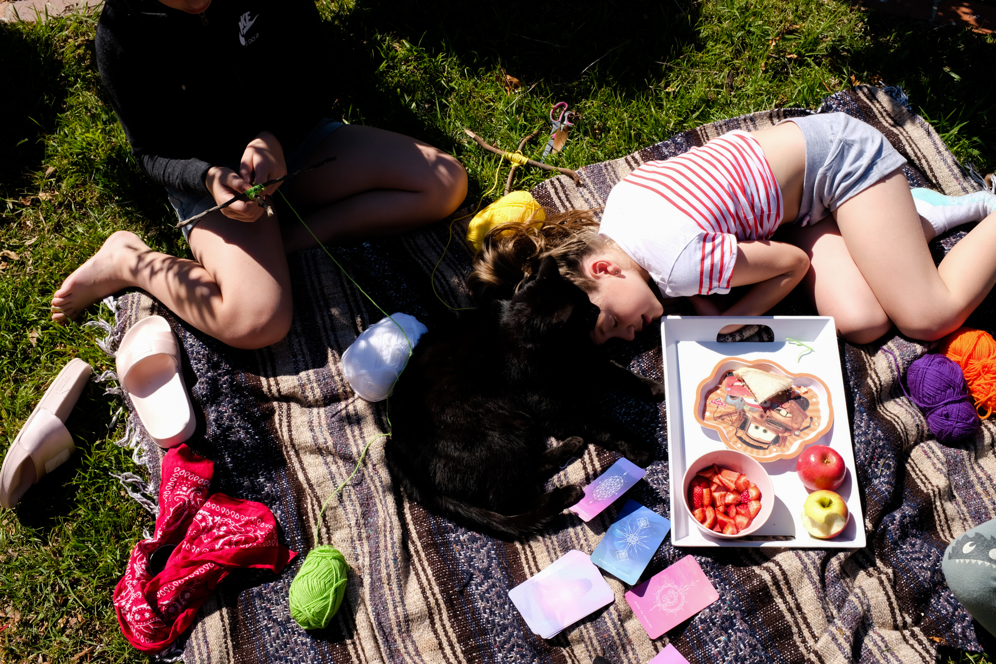 kids with picnic lunch - documentary family photography
