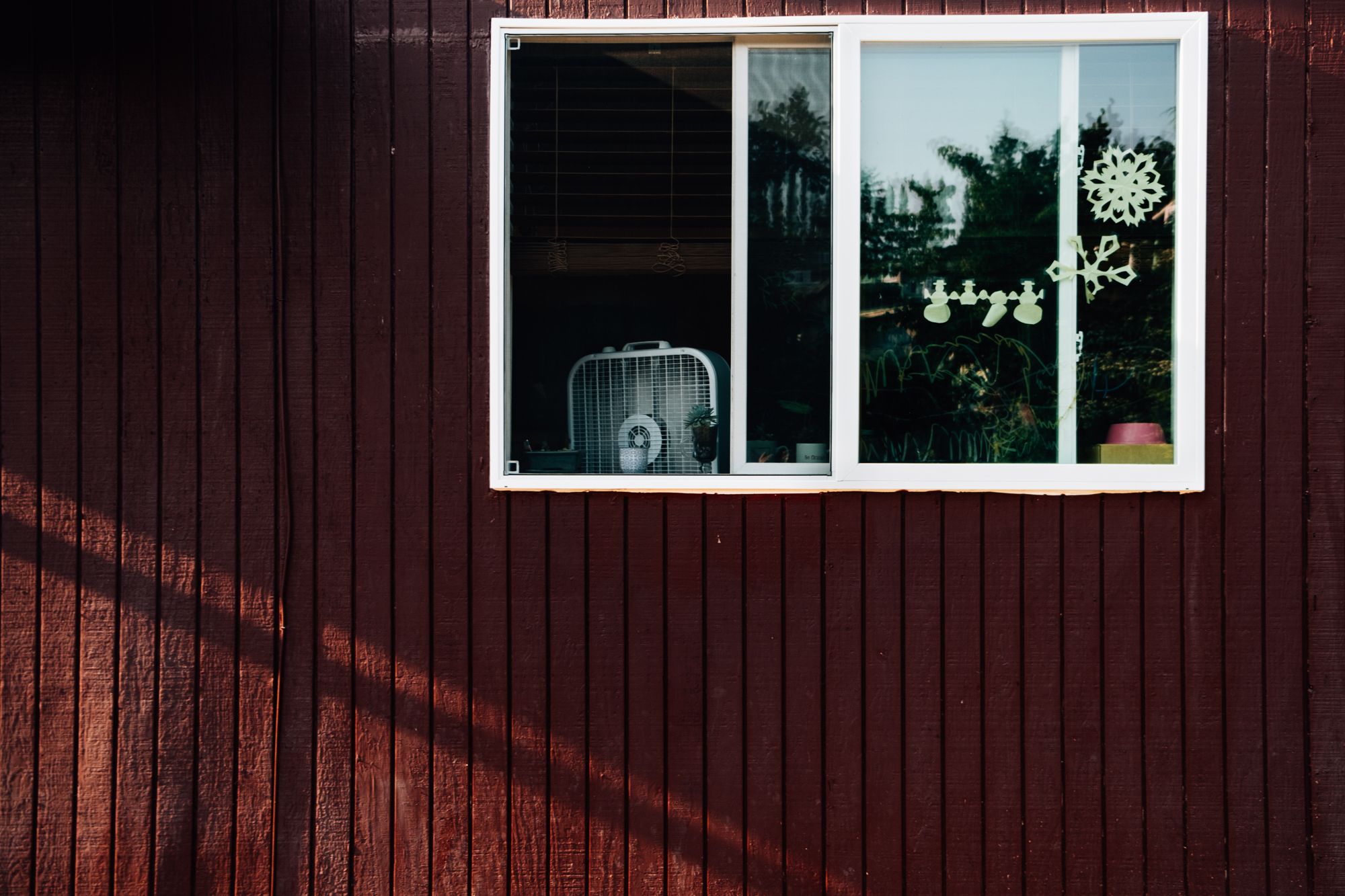 box fan in window - documentary family photography