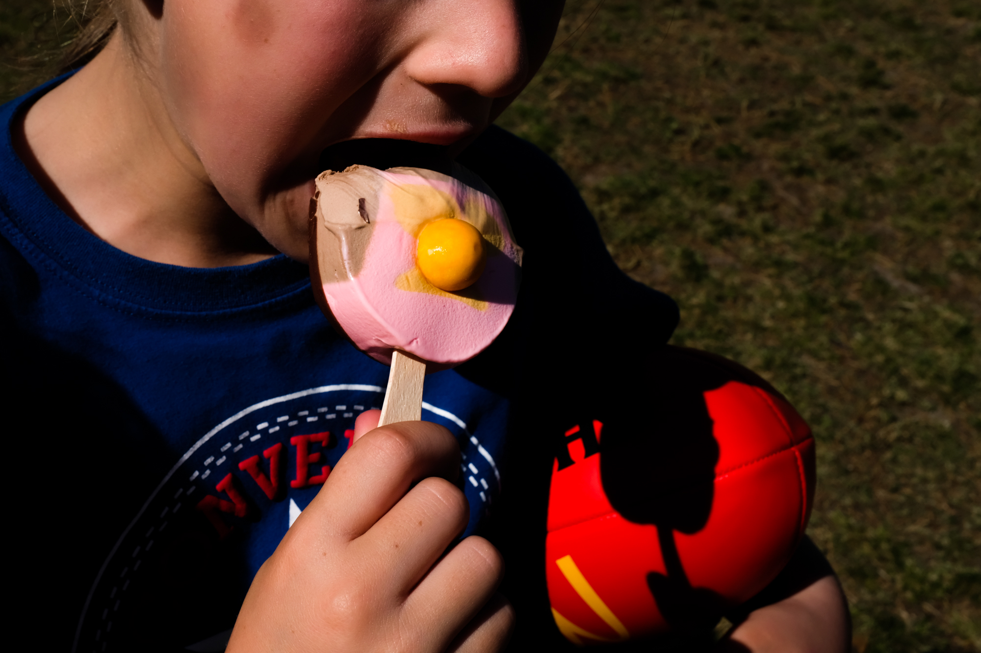 kid with ice cream - documentary family photography