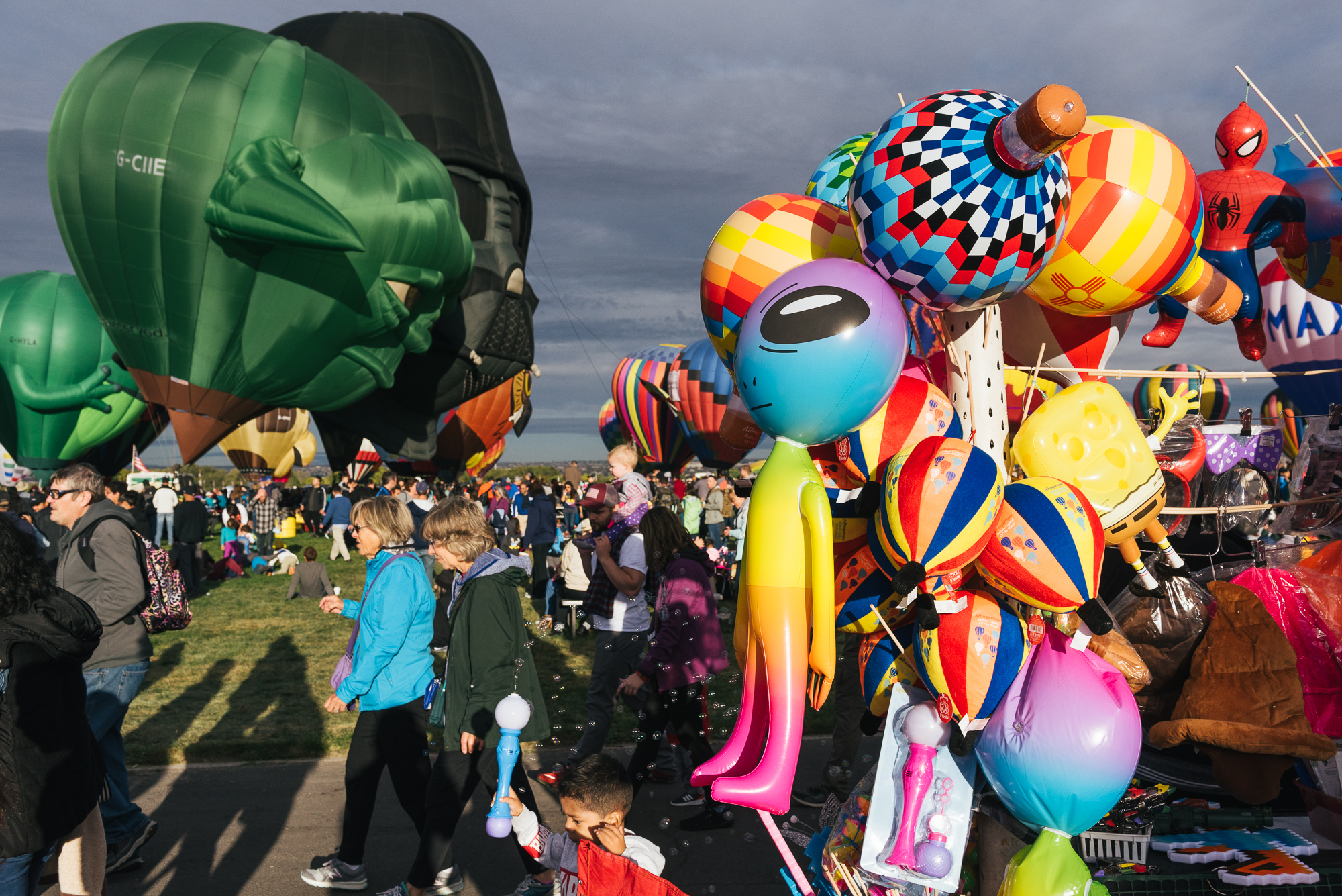 kids at balloon festival - documentary family photography