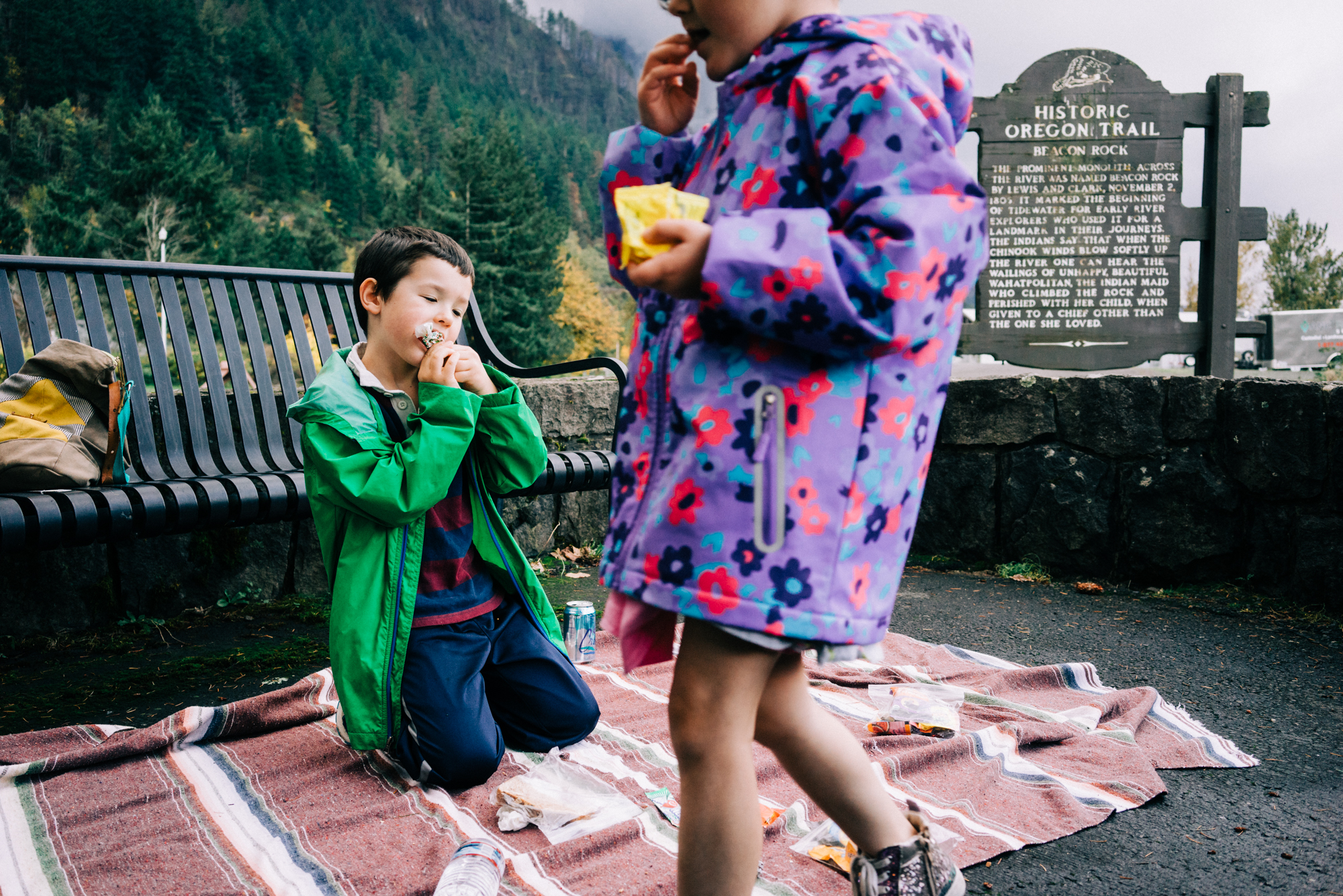 kids eating outside - documentary family photography