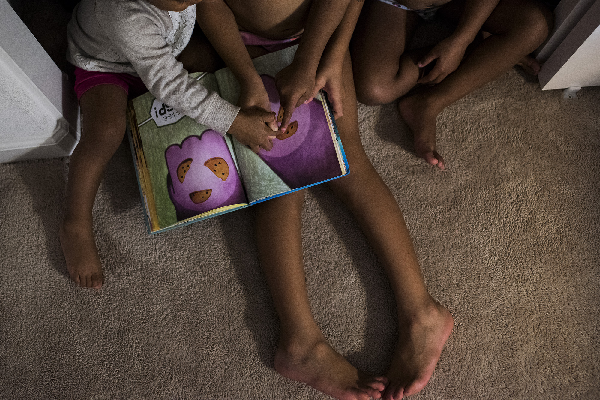 kids reading book - documentary family photography