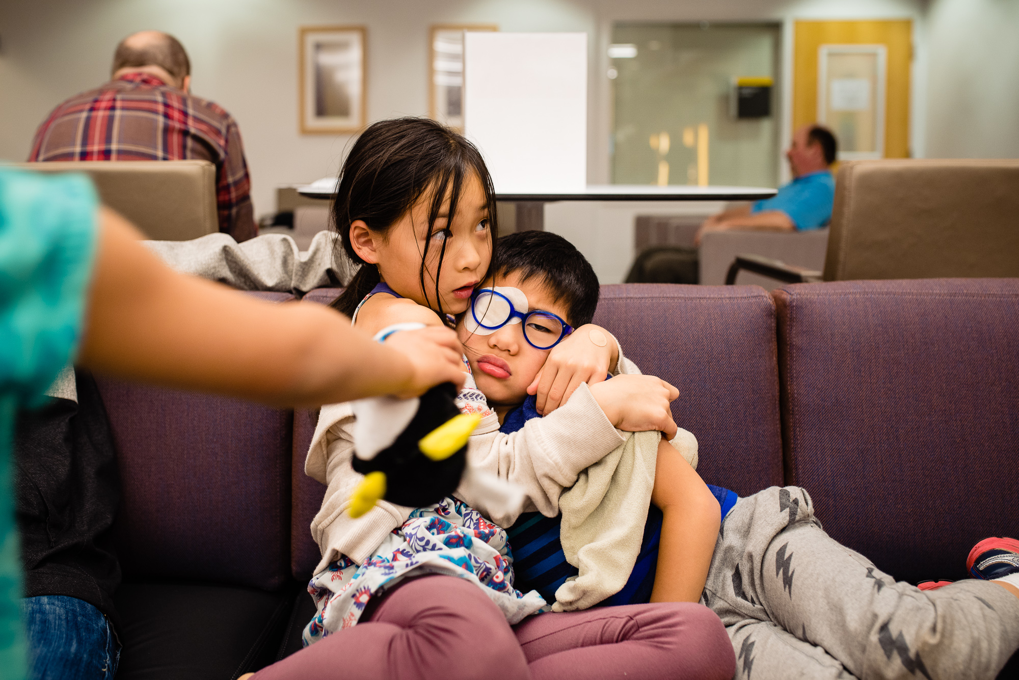 kids hugging - documentary family photography