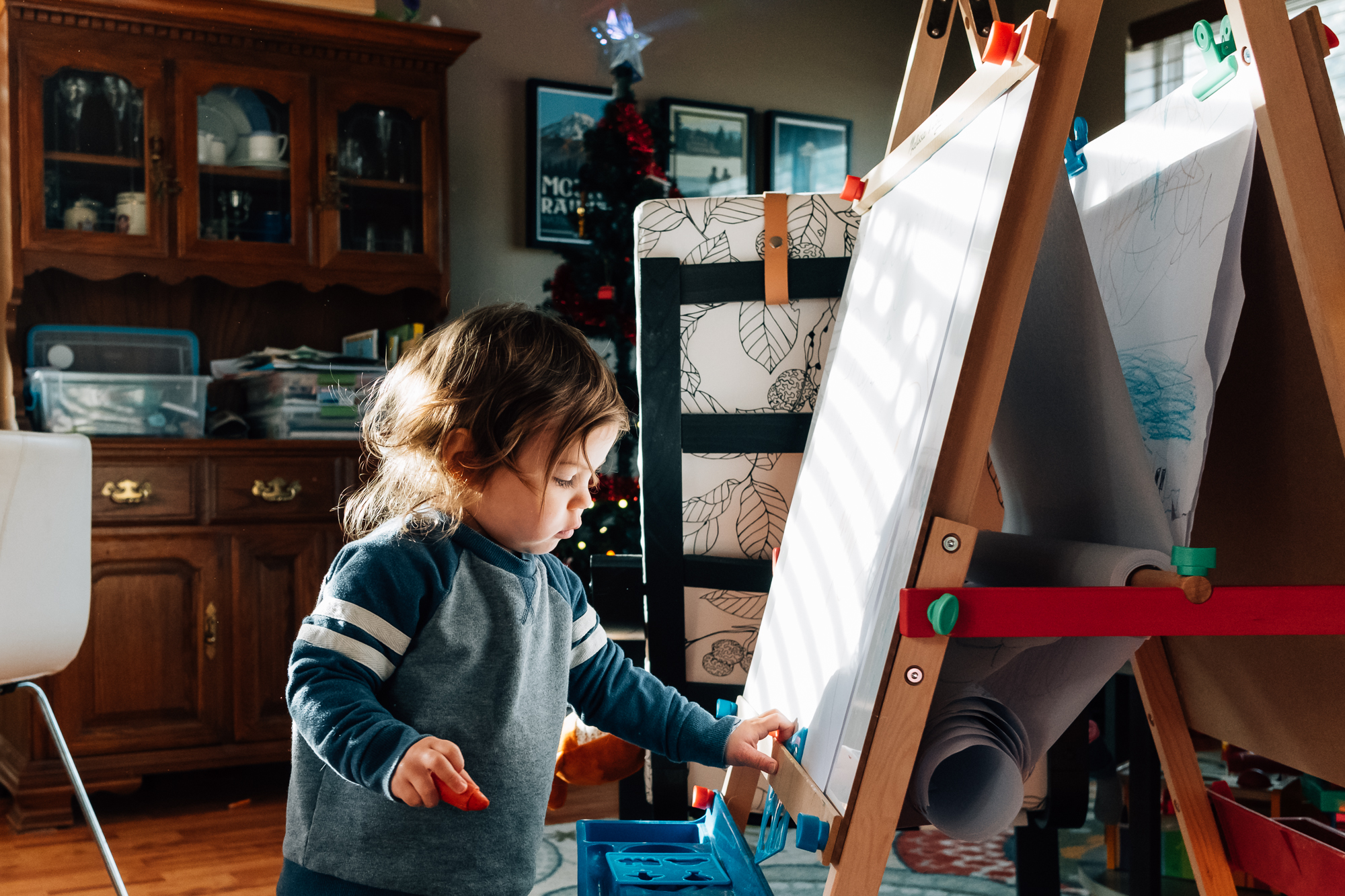 girl at easel - documentary family photography