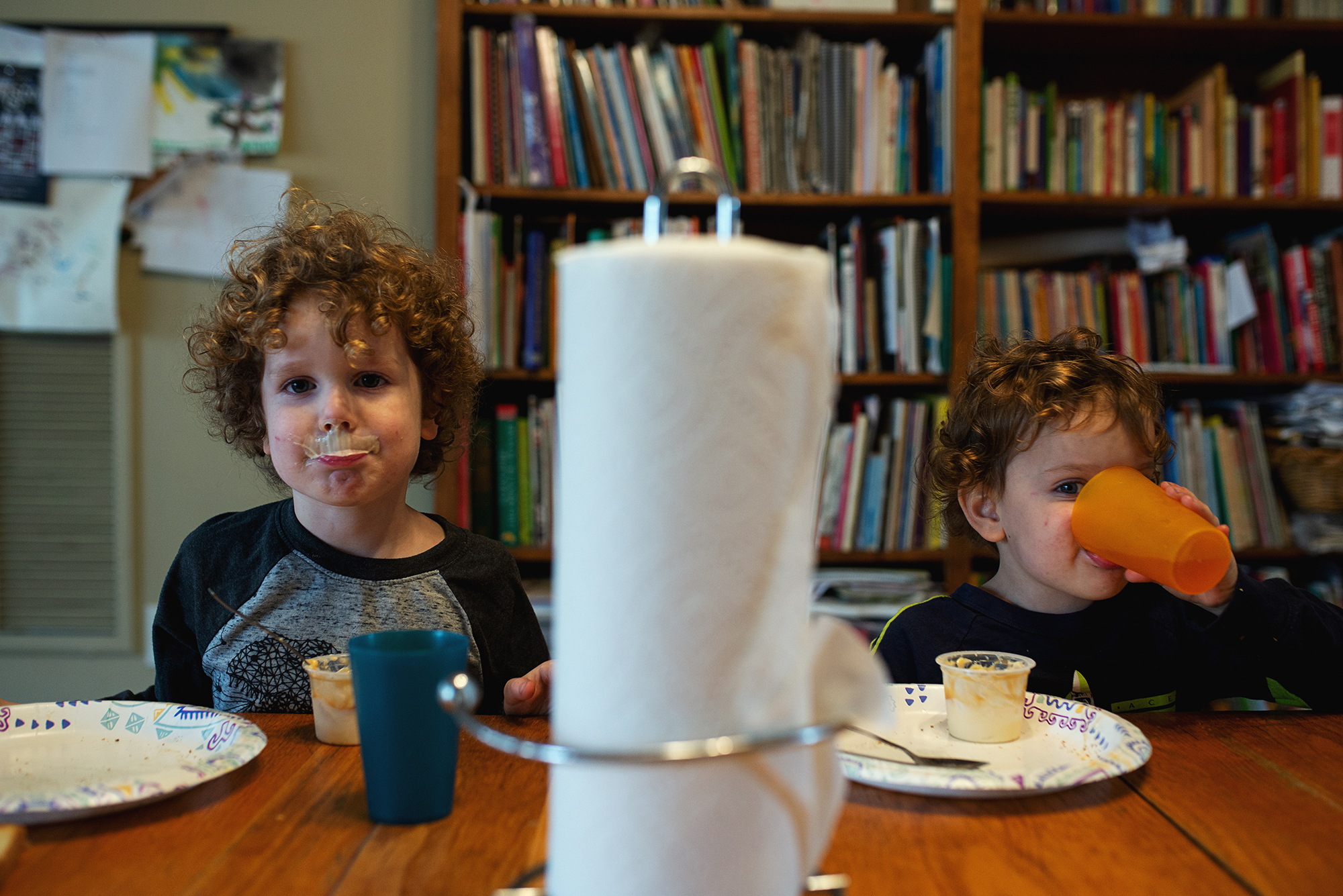 kids eating at table - documentary family photography