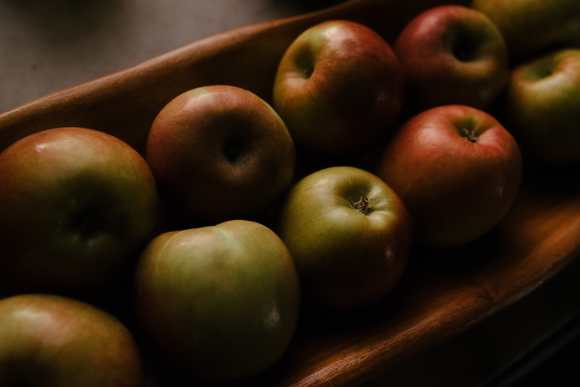 apples in dish - documentary family photography