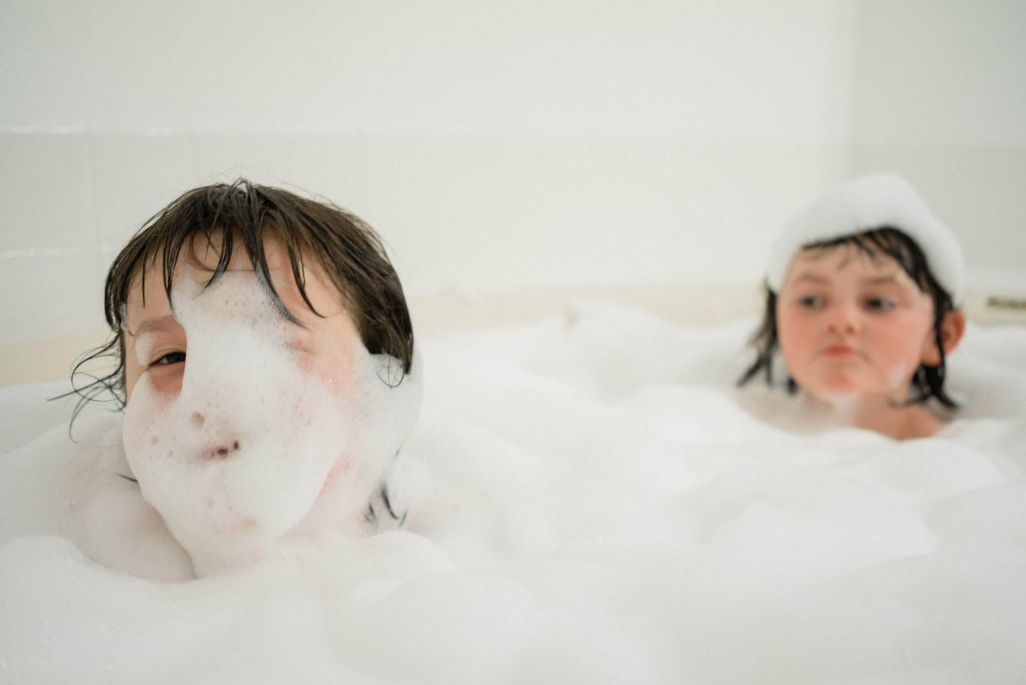kids in bubble bath - documentary family photography