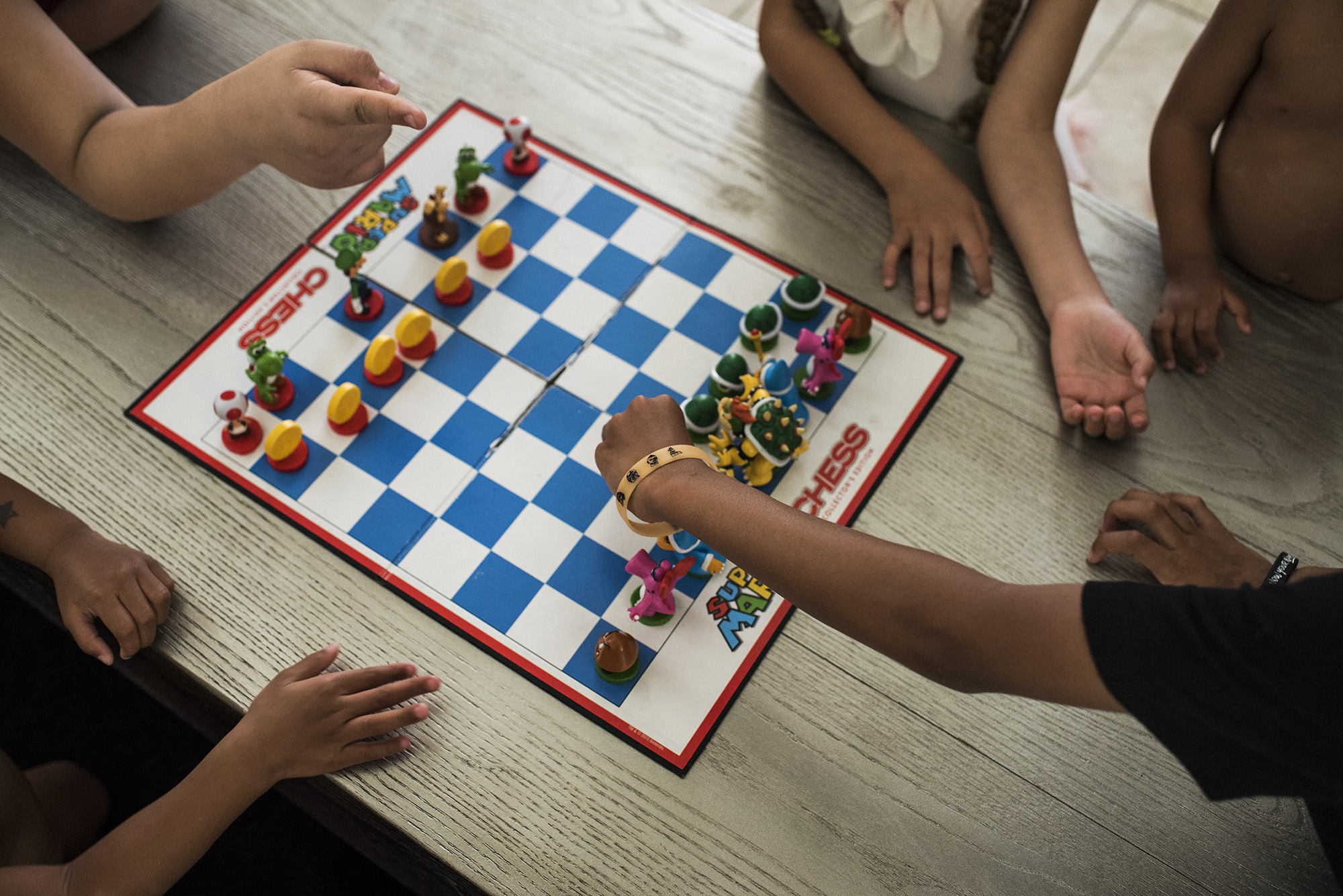 kids playing chess - documentary family photography