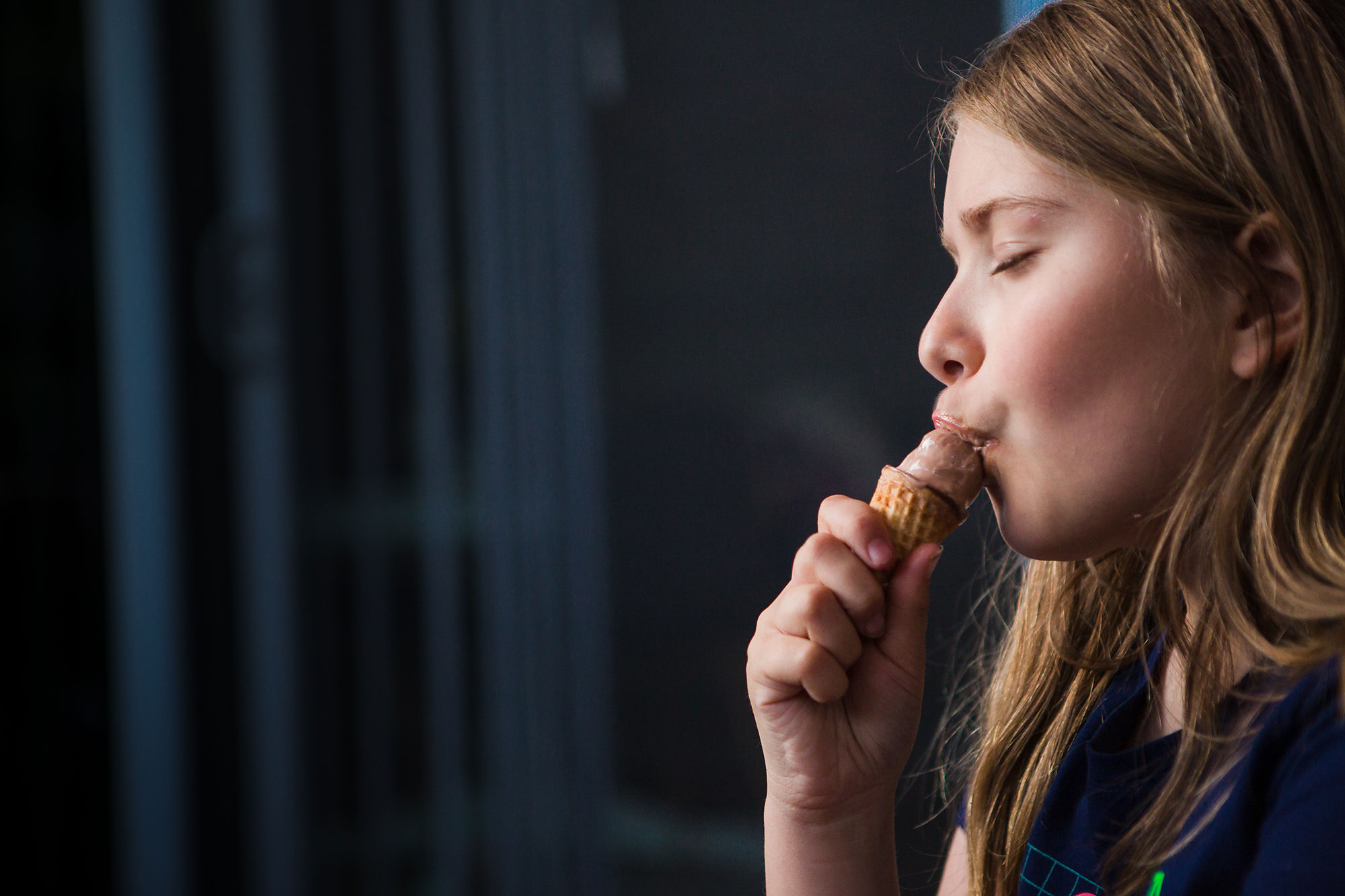 girl with ice cream - documentary family photography