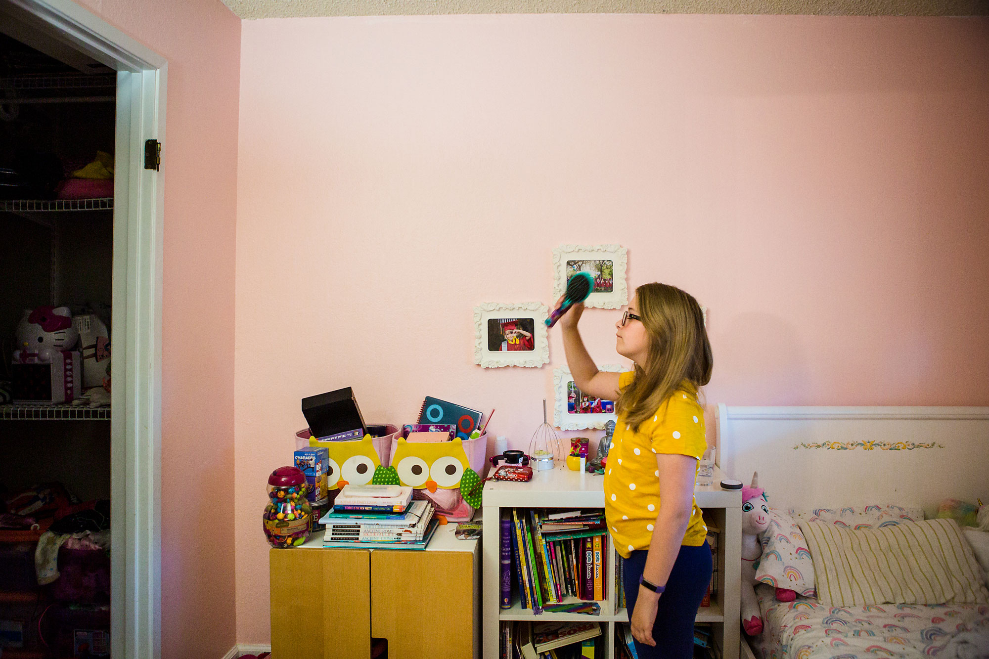 girl playin in bedroom - documentary family photography