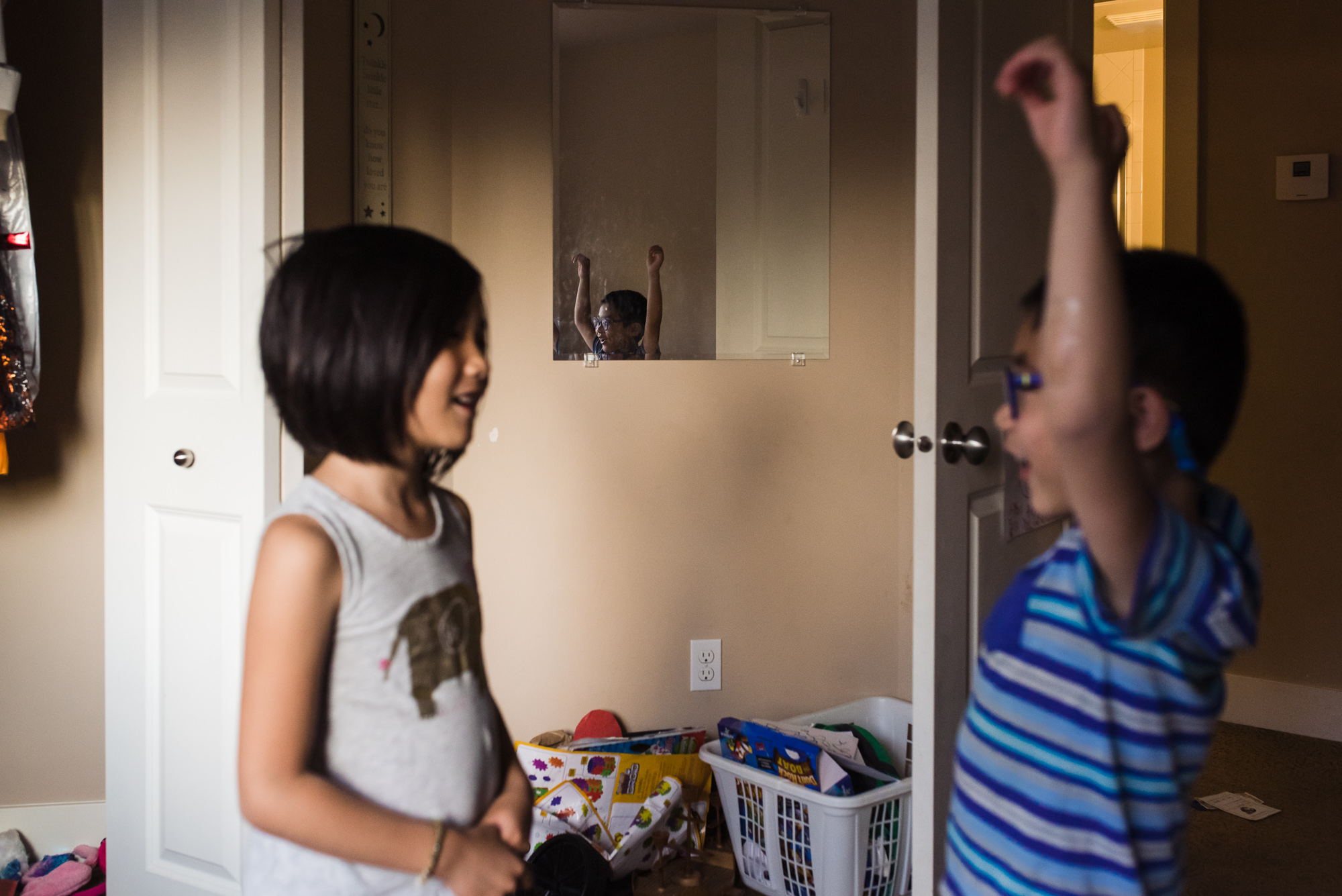 kids having conversation - documentary family photography
