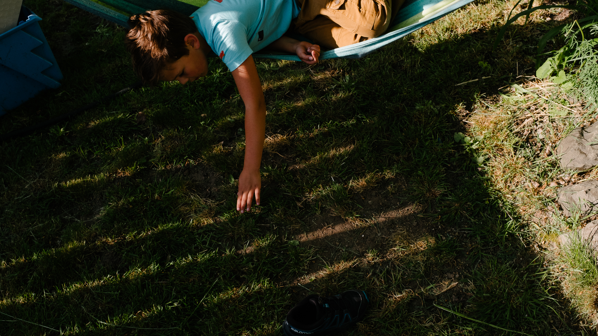 kid on hammock - documentary family photography