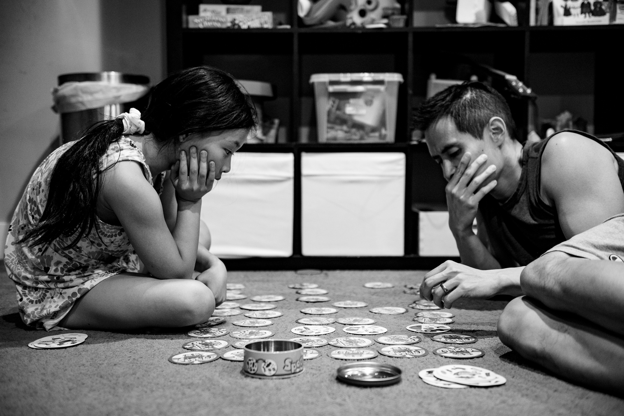 daughter plays game with father - documentary family photography