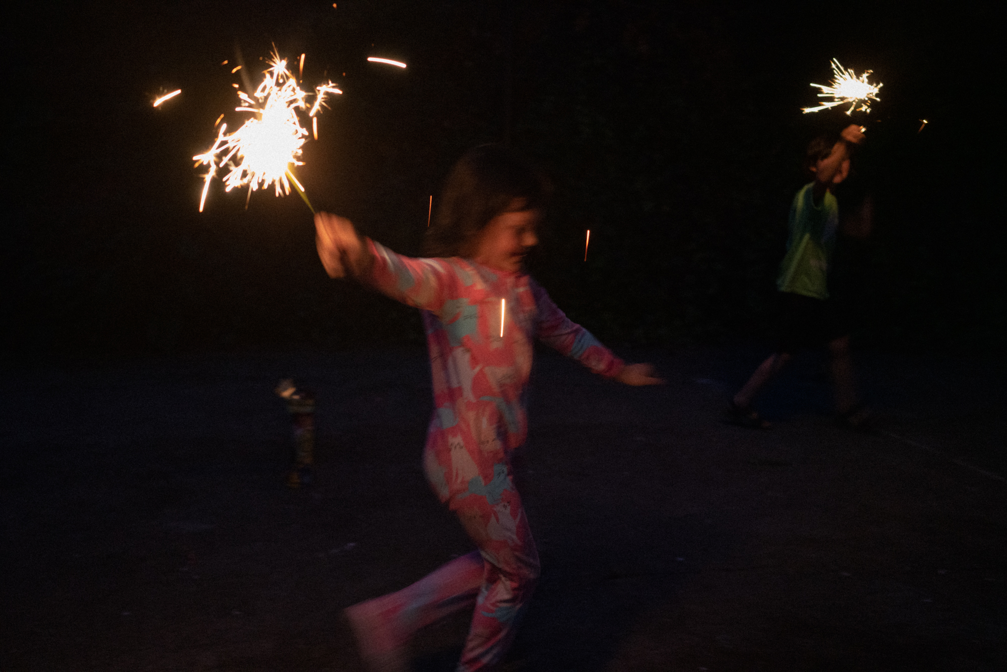 girl with sprinkler - documentary family photography