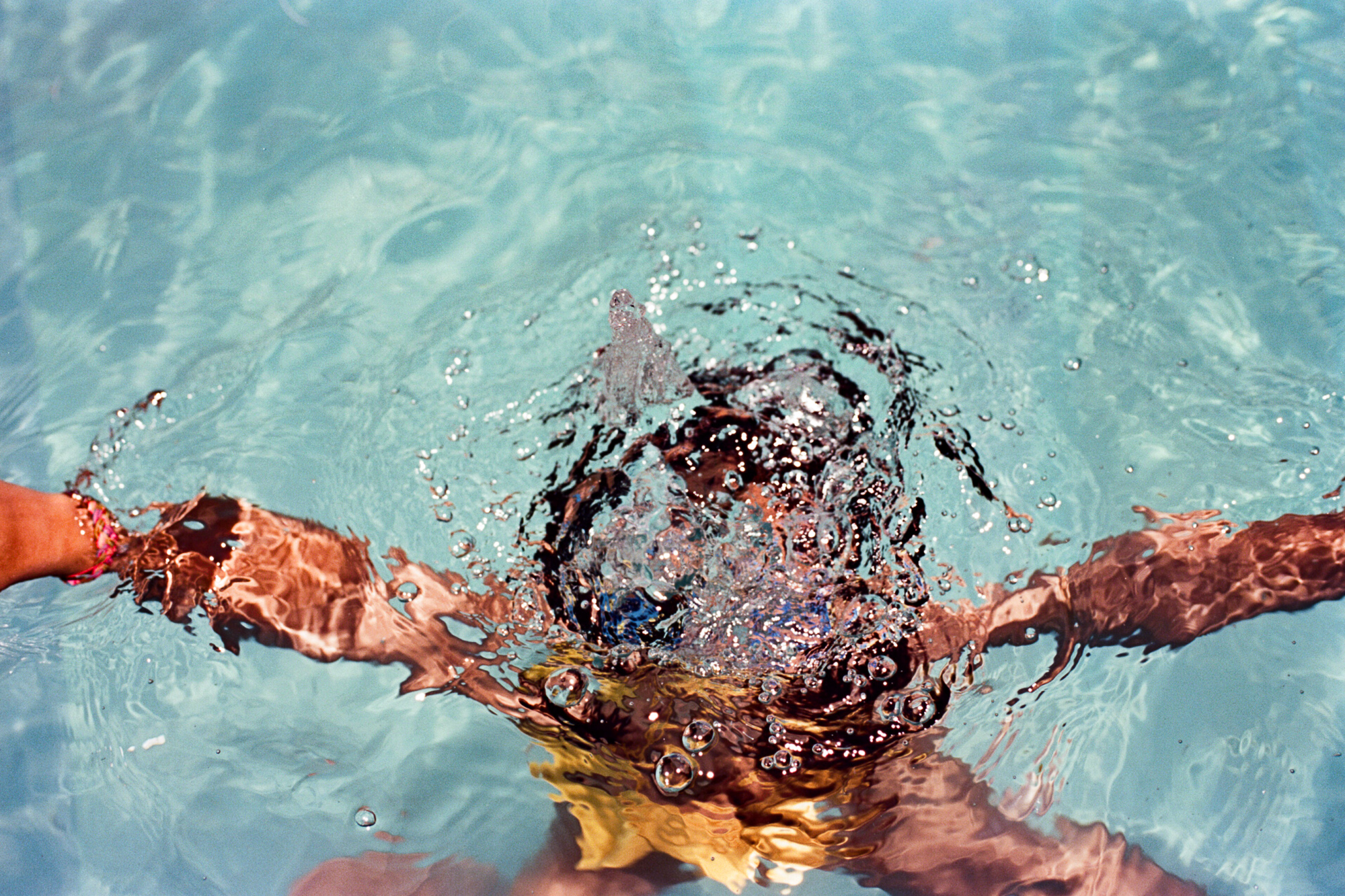 child underwater - documentary family photography