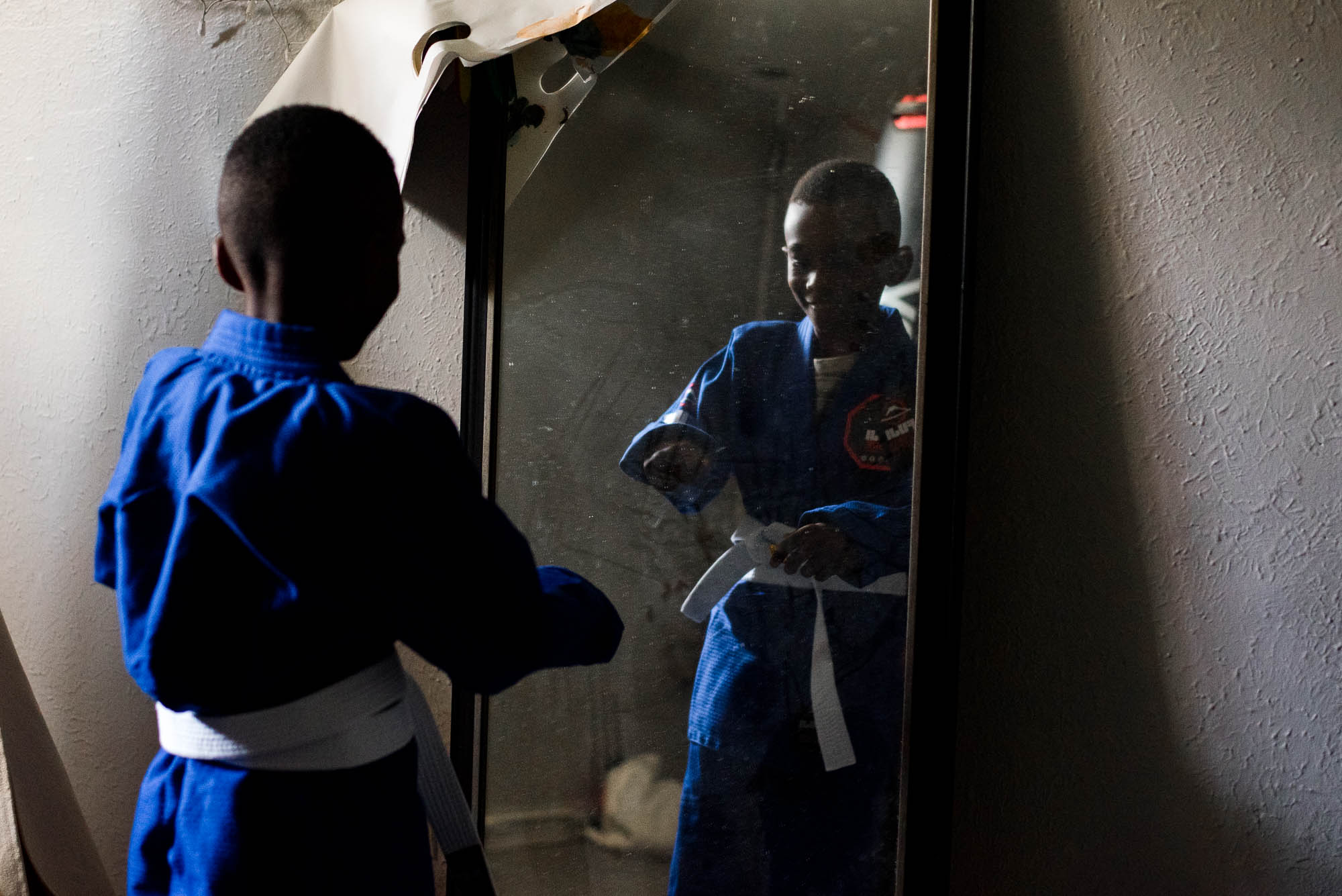 boy looking in mirror - documentary family photography